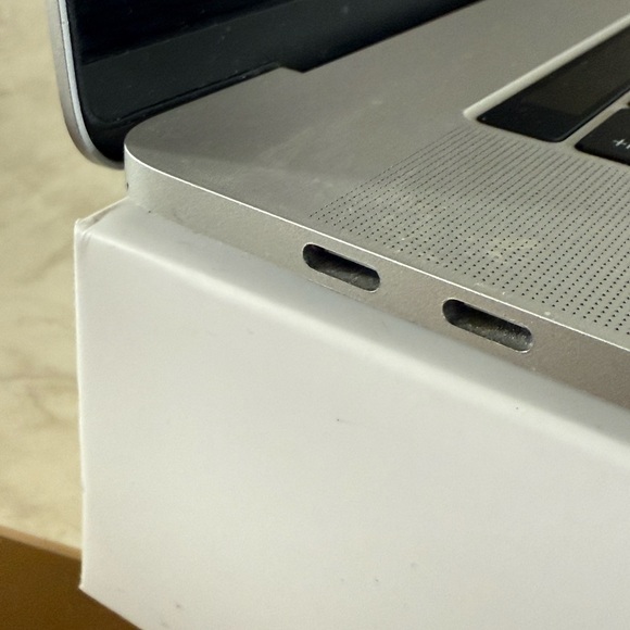 MacBook Pro 2019 with Russian keyboard - Picture 6 of 6